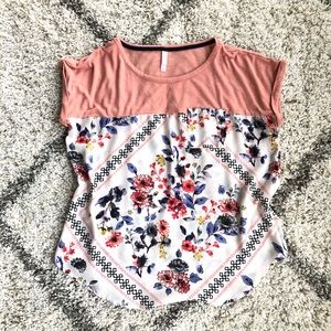 ✨5/$25✨ Xhilaration Cap Sleeve T-Shirt. Size L